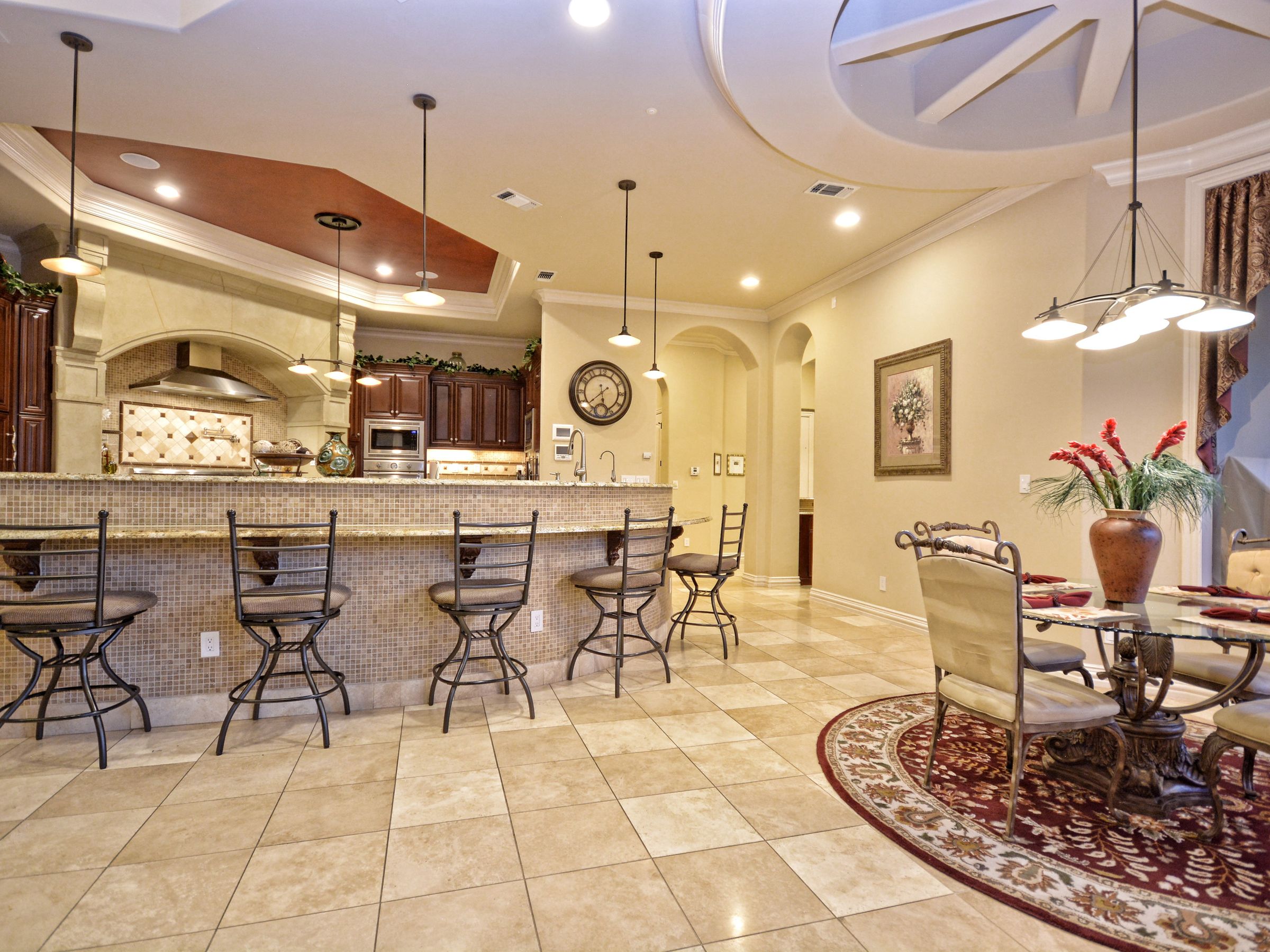 Kitchen and breakfast