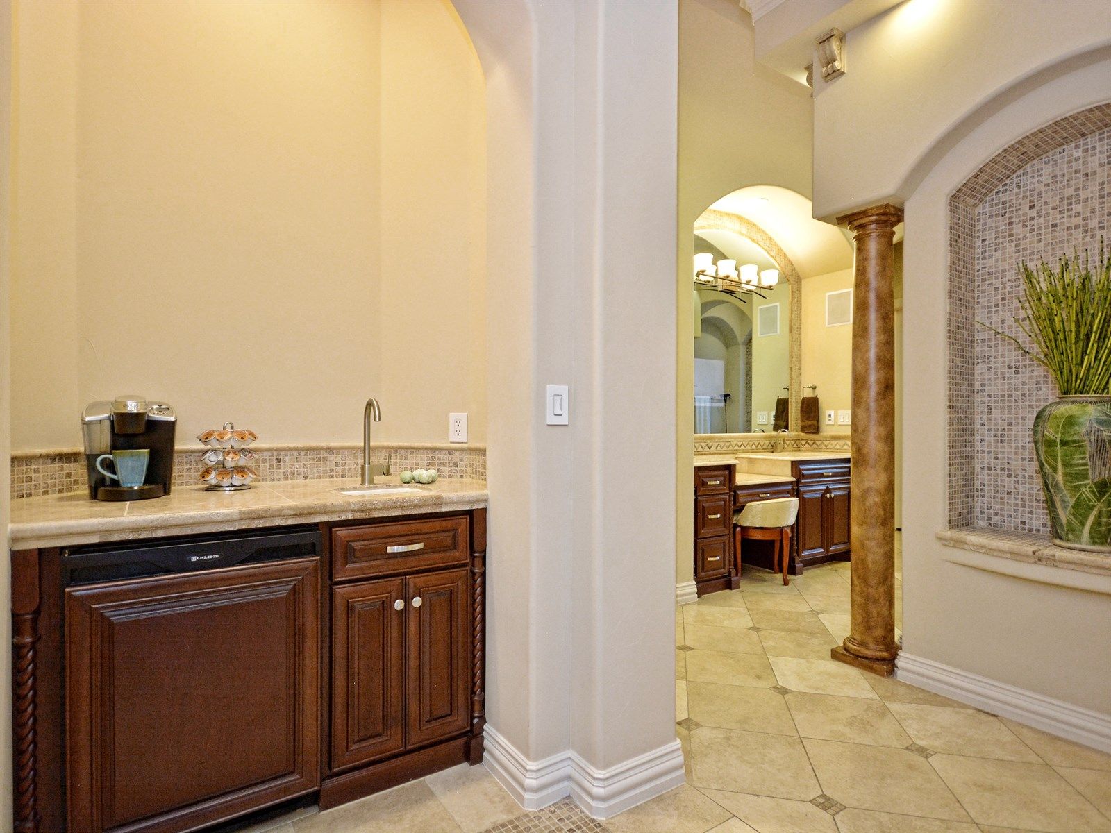 Primary beverage center
